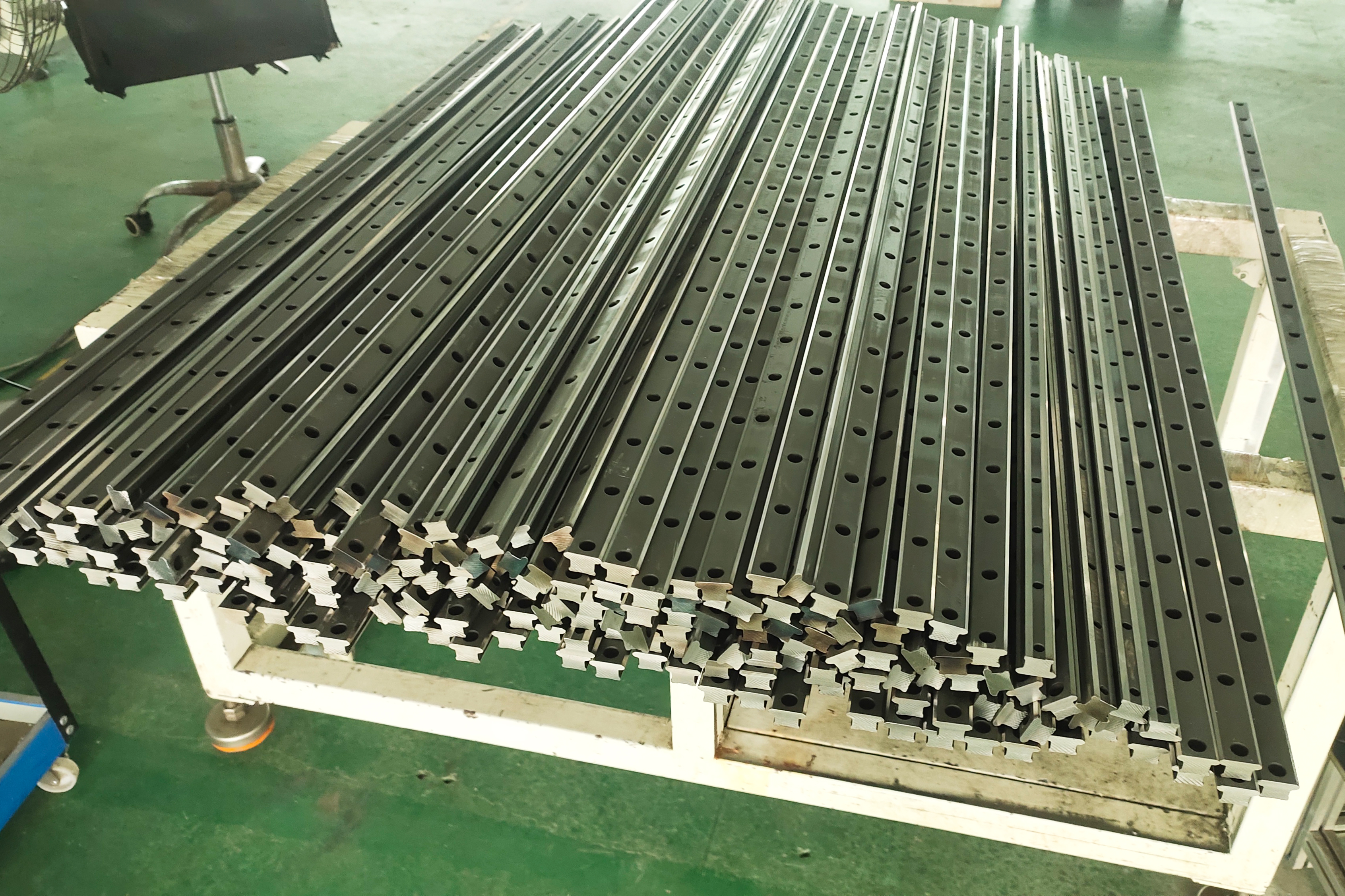 自动化生产中环形导轨运送线定位精度控制：要害影响因素与今年会官网实践(图2)