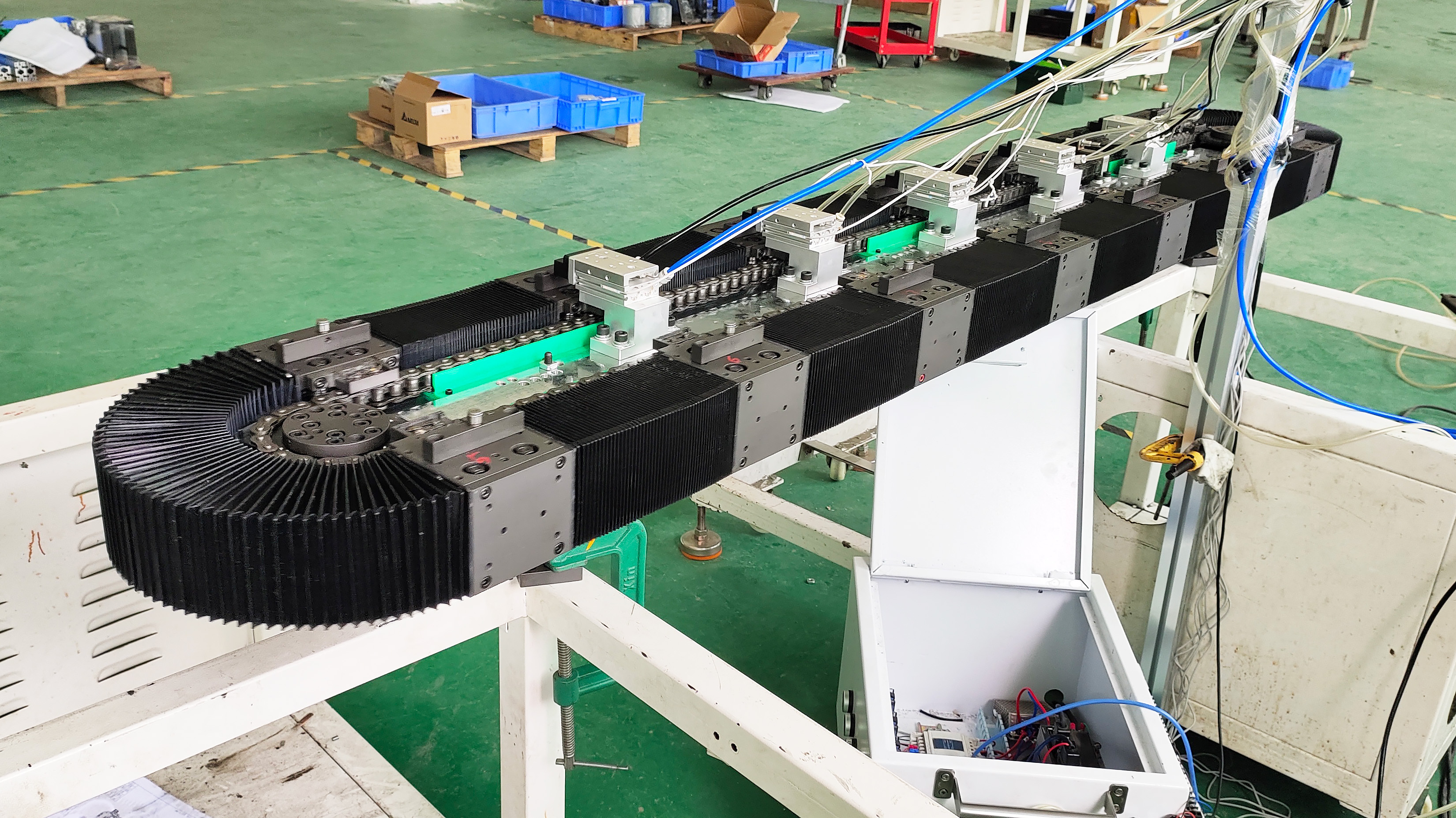 今年会官网双轨环形导轨运送线系统分类与应用剖析：立式与水平双轨结构的设计优势及工业场景实践(图5)